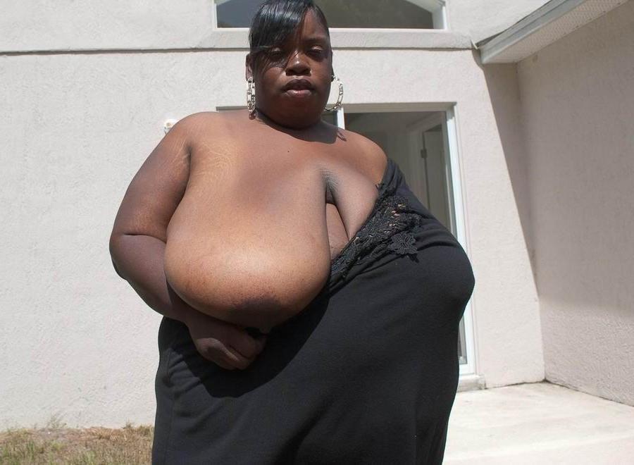 18P Fat ebony showing her very huge boobs