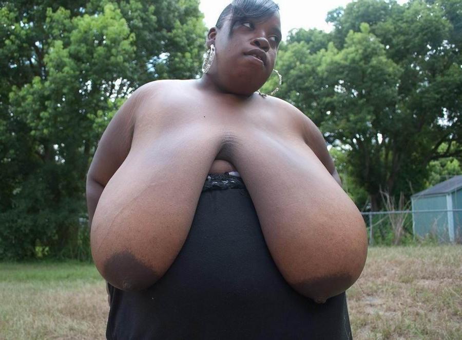 18P Fat ebony showing her very huge boobs