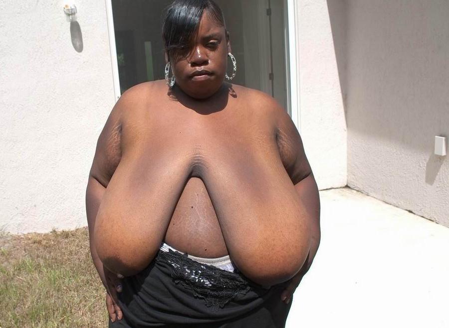 18P Fat ebony showing her very huge boobs