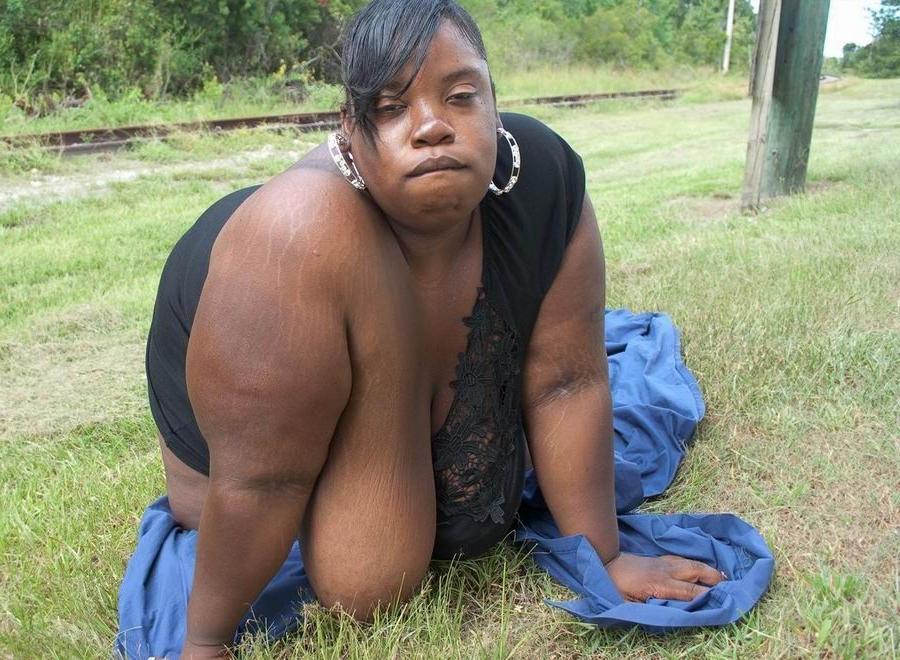 18P Fat ebony showing her very huge boobs