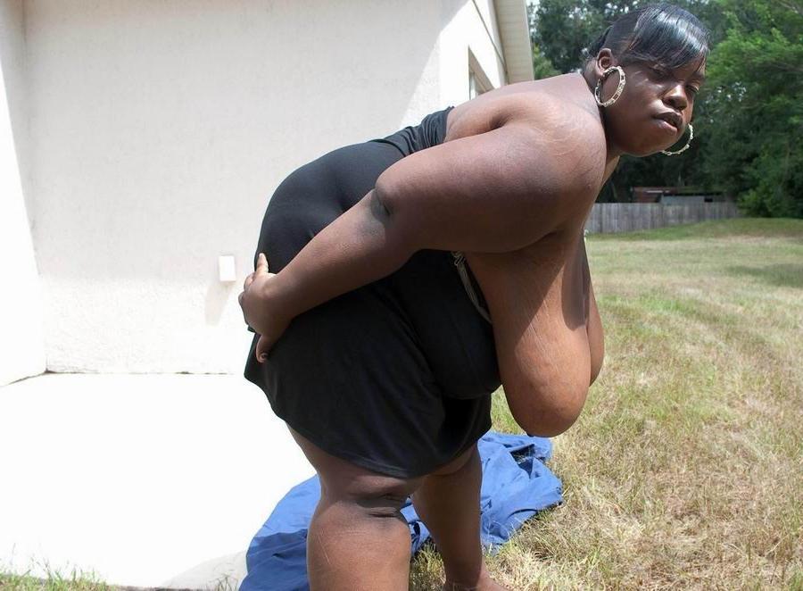 18P Fat ebony showing her very huge boobs