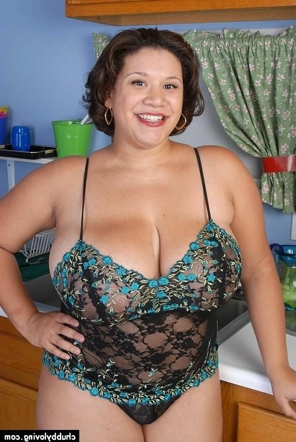 16P Juicy big boobs fatty Monet Staxxx spreads in kitchen