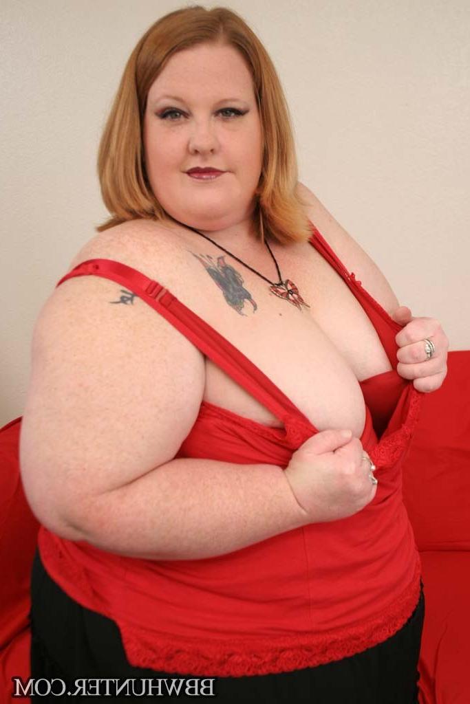 12P Big blonde babe squeezing her huge tits together for a titty fuck