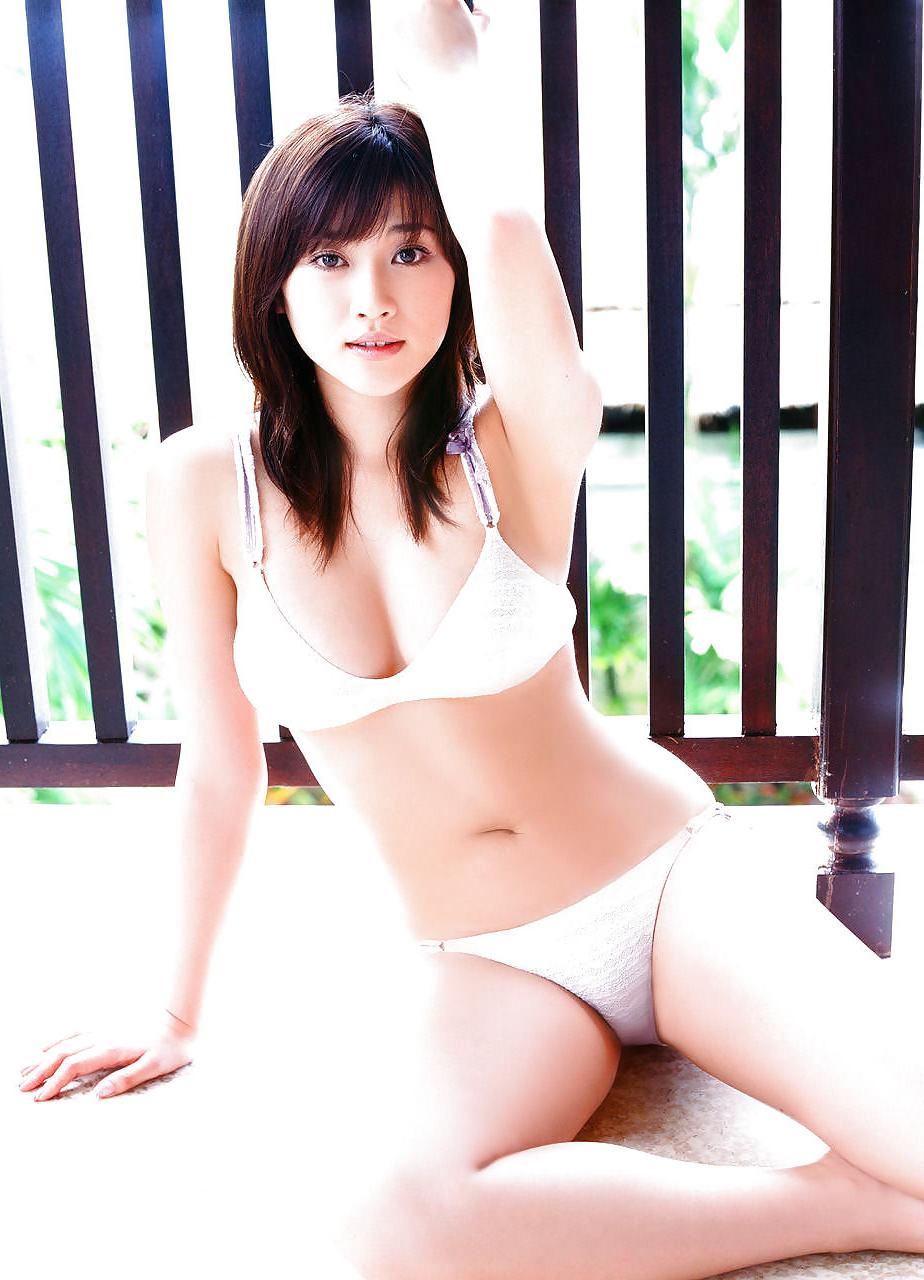 25P Japanese Bikini Babes-Mikie Hara (3)