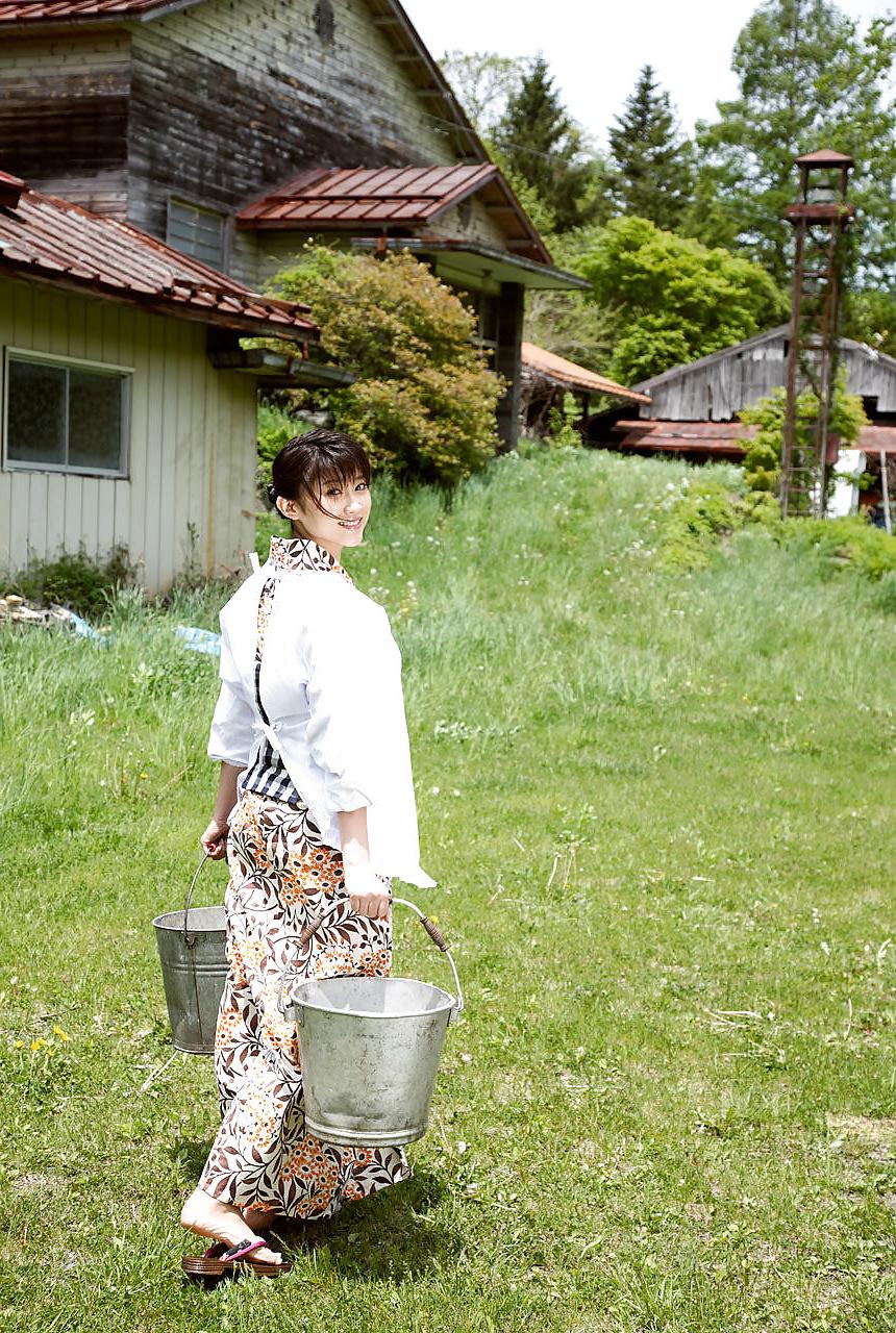 25P Japanese Bikini Babes-Mikie Hara (3)