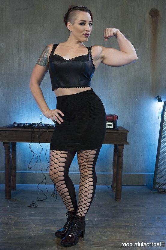 20P Mona Wales is dungeon bound and electro toyed by Mistress Kara