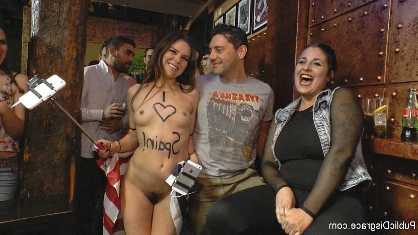 25P Juliette March american tourist humiliates herself nude in publi