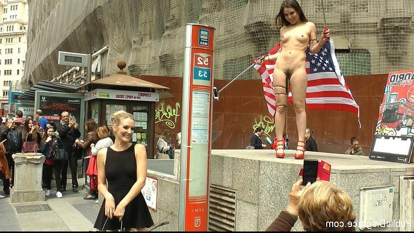 25P Juliette March american tourist humiliates herself nude in publi