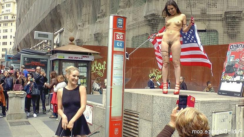 25P Juliette March american tourist humiliates herself nude in publi