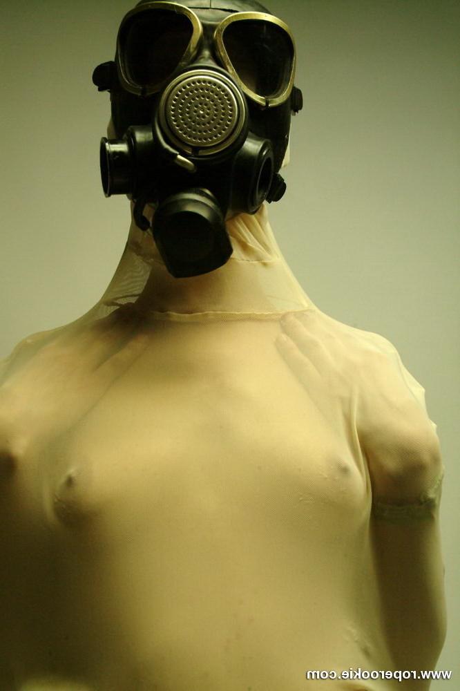 15P Full pantyhose suit and gaz mask bondage