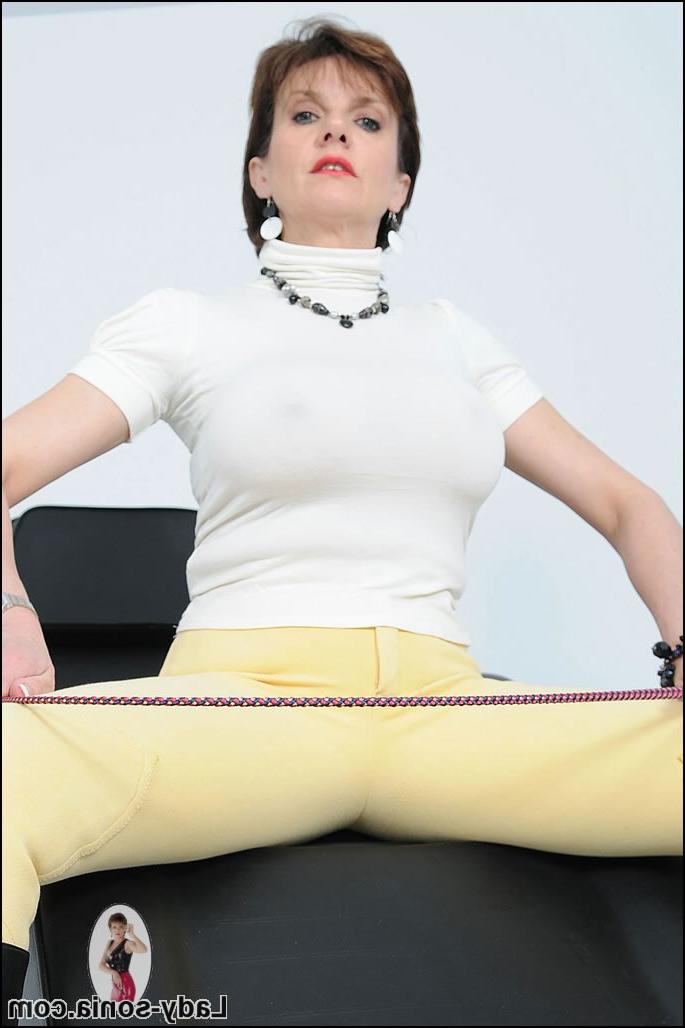 15P Knee boots and skintight jodhpurs dominatrix sonia