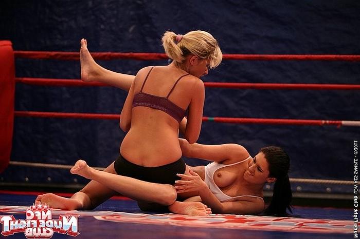 16P Diana Stewart in sex catfight with blonde lezdom amateur Larah