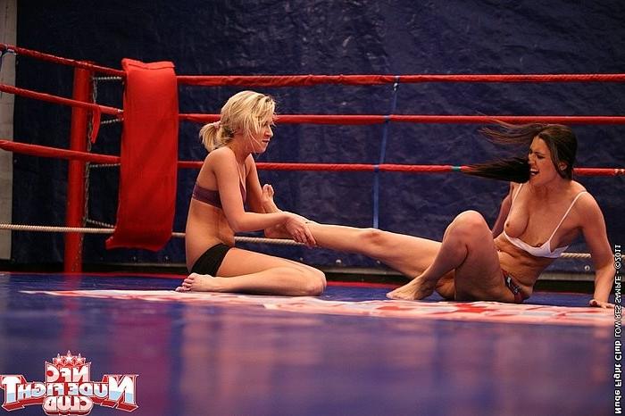 16P Diana Stewart in sex catfight with blonde lezdom amateur Larah