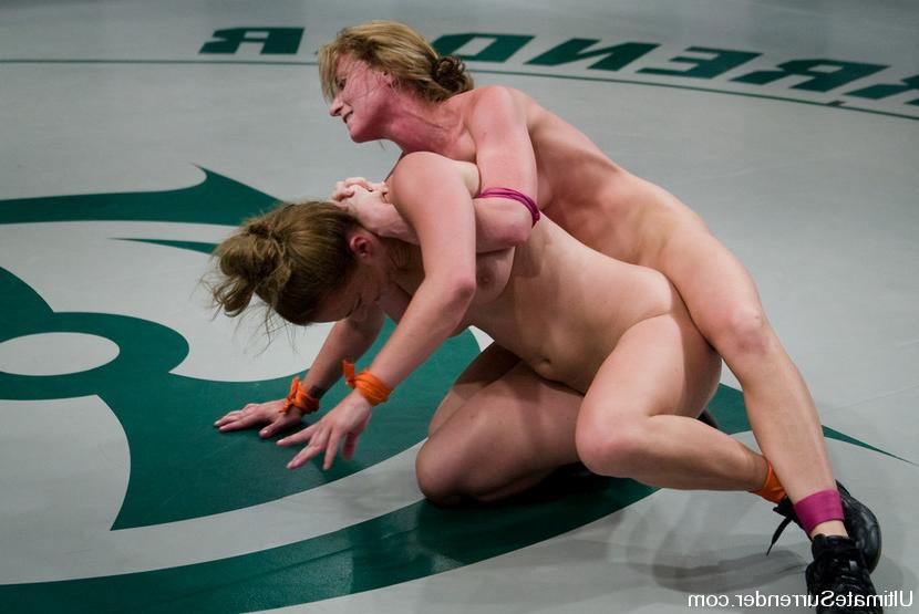 15P Winner makes the loser eat her pussy, after kicking her ass