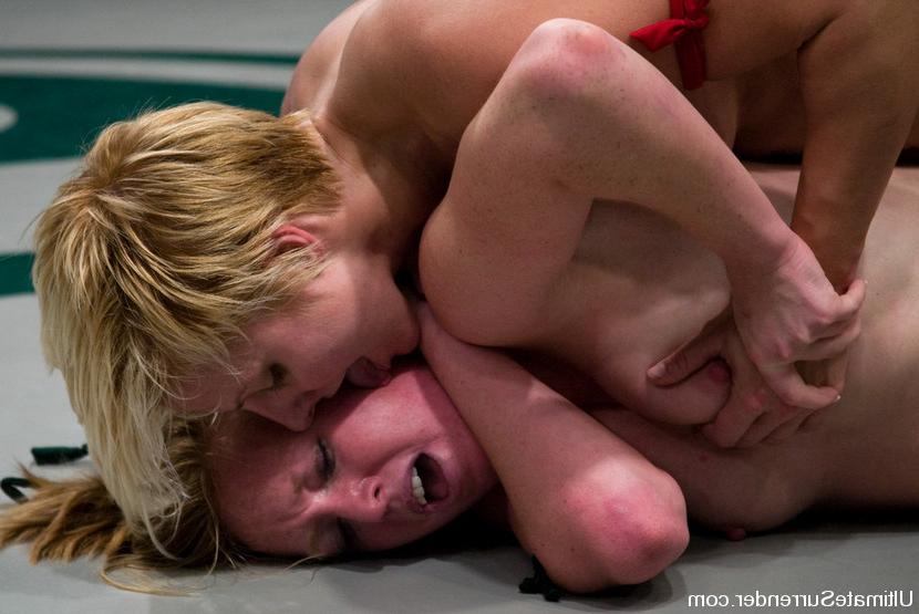 15P Two Blonds battle naked to see who fucks the other