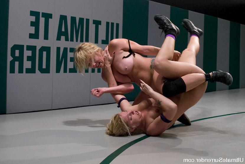 15P Two Blond amazons catfight to see who fucks who