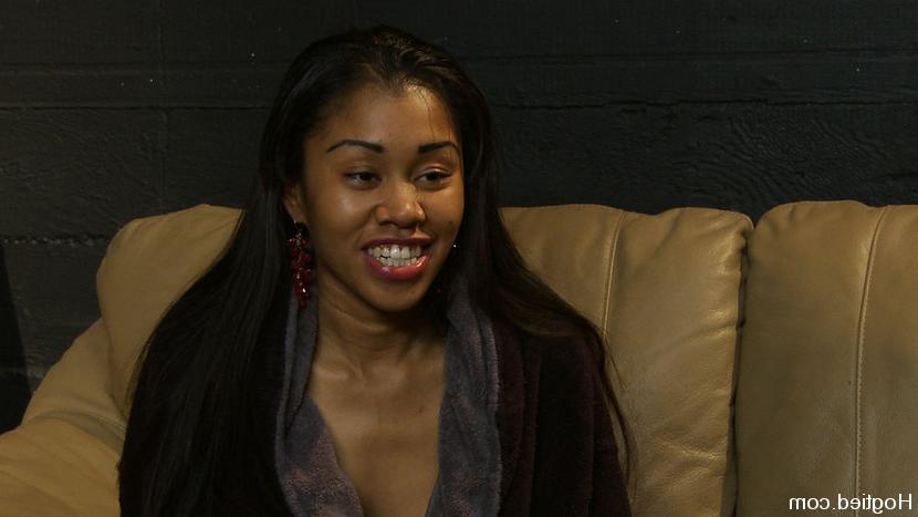 15P Amateur Casting Couch: Yasmine de Leon