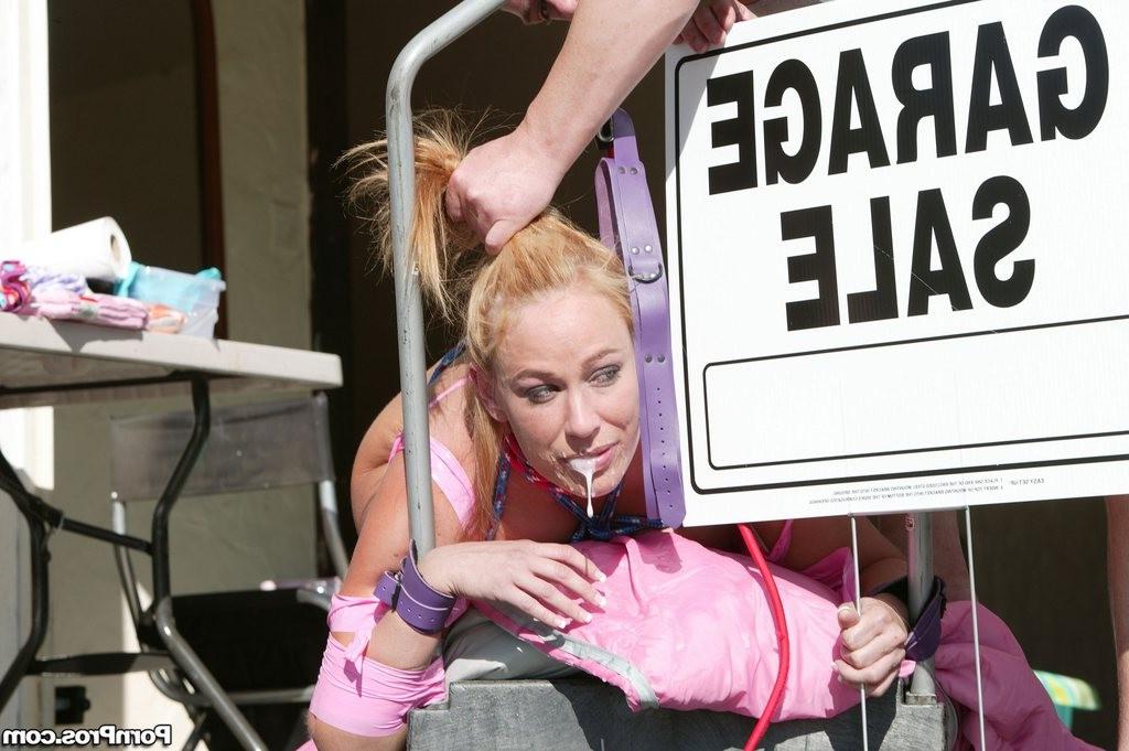 16P Melanie Monroe picked up and humiliated
