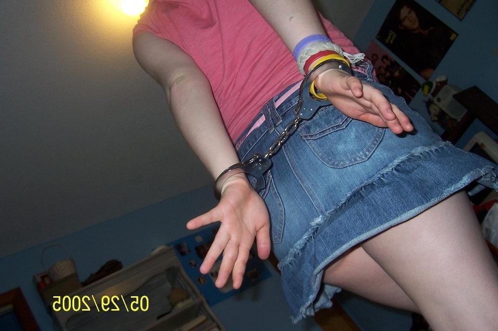 12P Hot and horny amateur chicks tied down