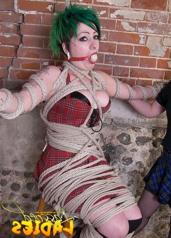 16P Big tit amateur freak with green hair in massive rope bondage