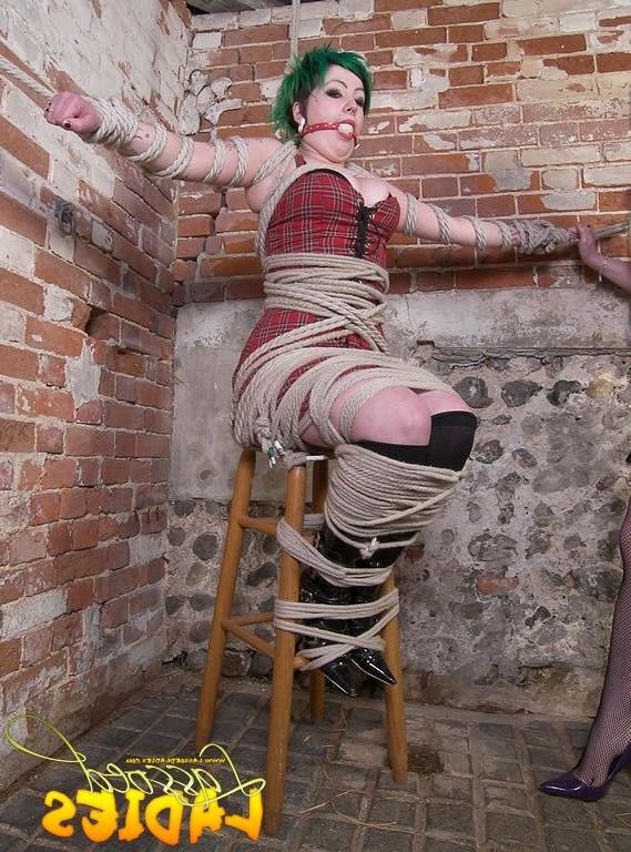 16P Big tit amateur freak with green hair in massive rope bondage