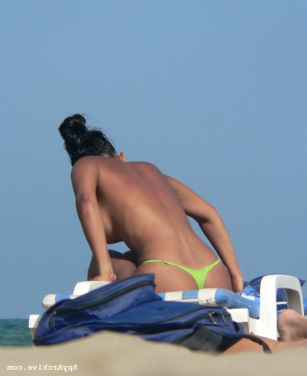 15P Spying on a hot brazilian girl with big boobs