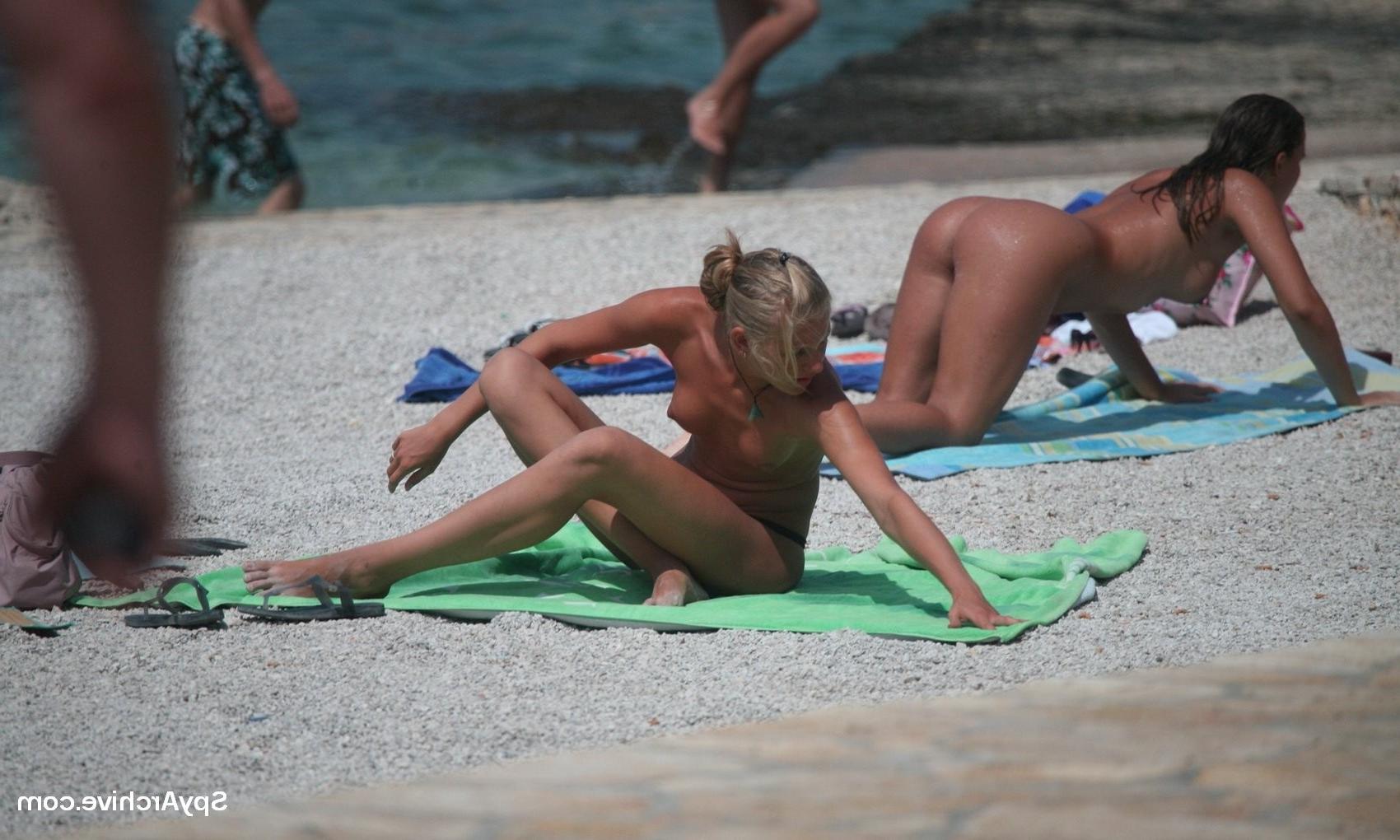 4P Beautiful blonde teen gets caught on voyeurs camera
