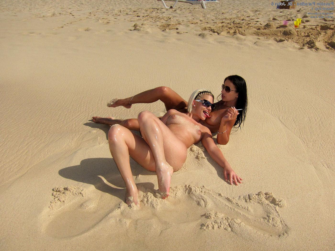 15P Passion Paradise Babes Crazy on Public Beach 