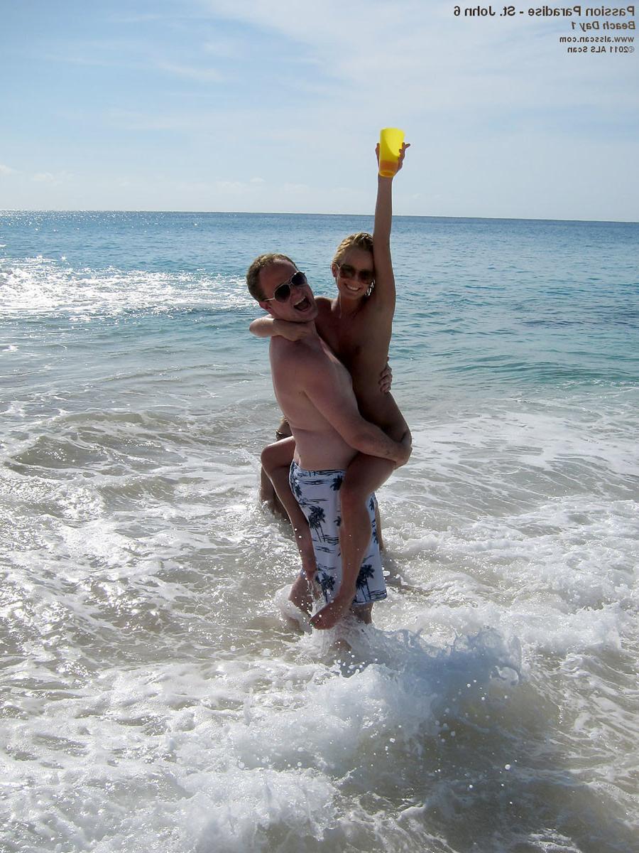 15P Passion Paradise Babes Crazy on Public Beach 