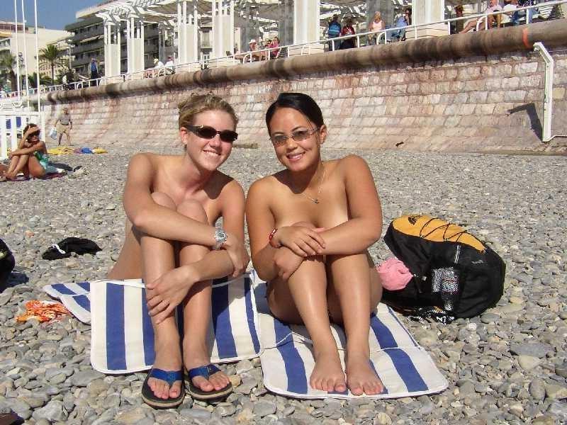 15P Everyone wants to be this gorgeous nudist's friend