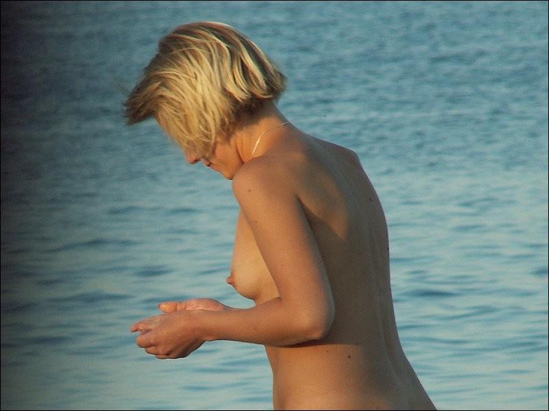 15P Nudists caught splashing in the sea and taking a tan