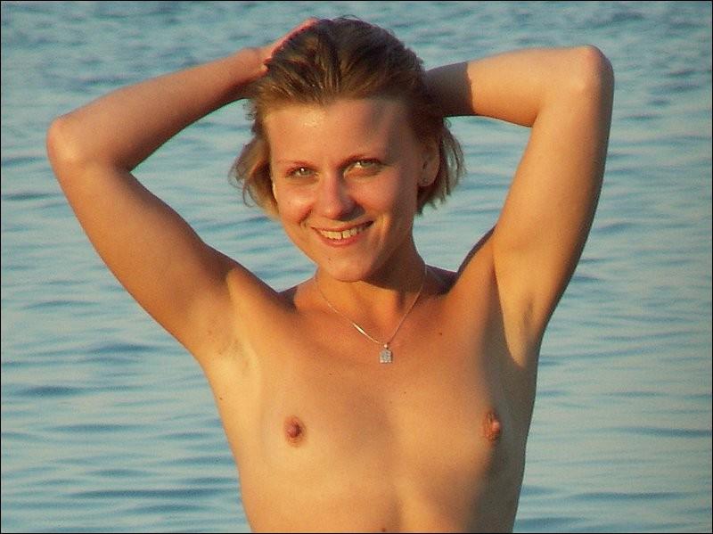 15P Nudists caught splashing in the sea and taking a tan