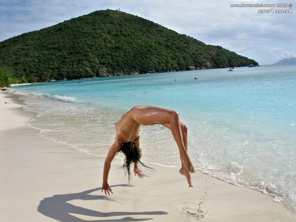 15P Small perky tits in the sand and wind outside on a beach