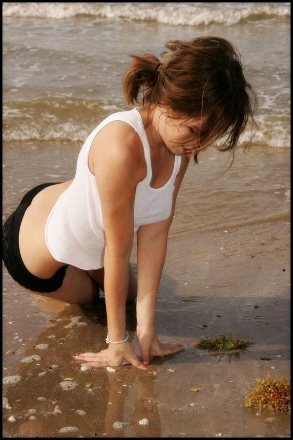 15P Sexy petite Nicole Sparks posing at the beach all wet