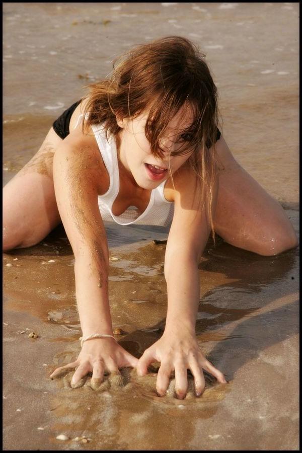 15P Sexy petite Nicole Sparks posing at the beach all wet
