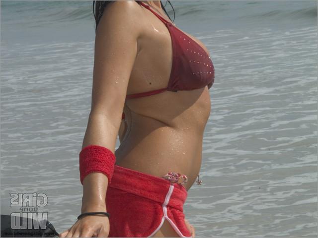 14P Busty beach babe shows off her huge tits