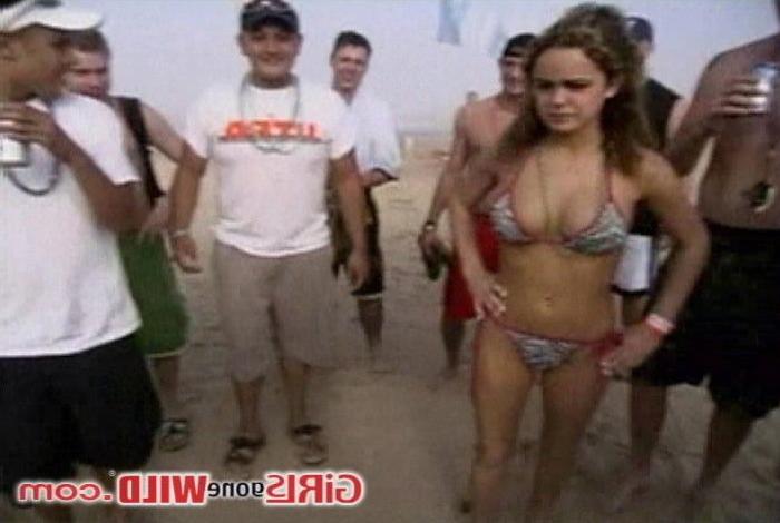 10P Beach babes in bikinis wrestling in the sand