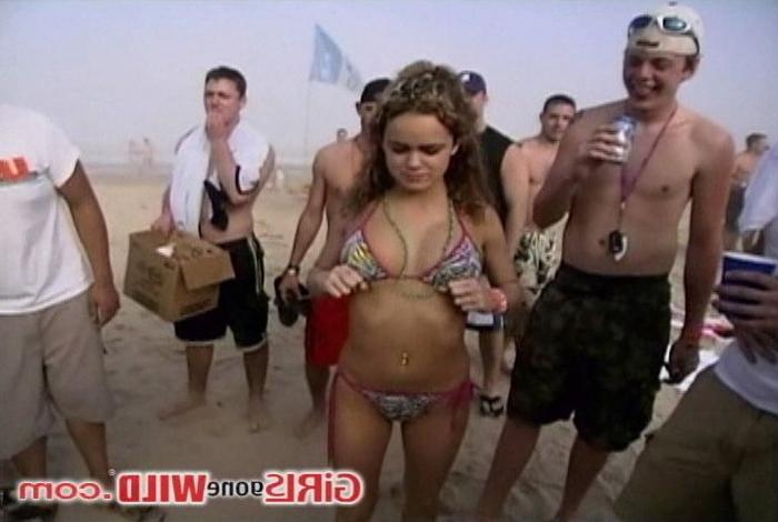 10P Beach babes in bikinis wrestling in the sand