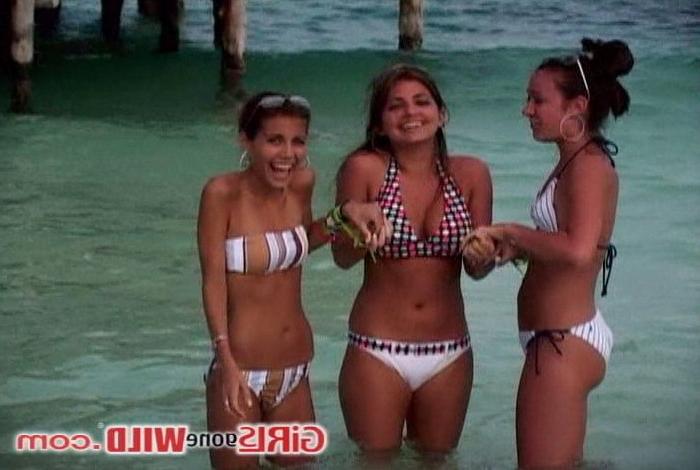 10P Bikini babes at the beach get playful and frisky