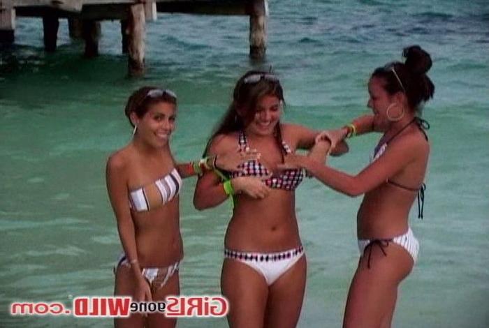10P Bikini babes at the beach get playful and frisky