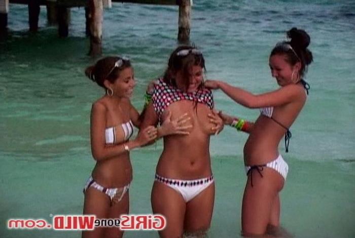 10P Bikini babes at the beach get playful and frisky