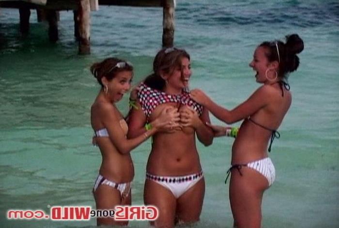 10P Bikini babes at the beach get playful and frisky