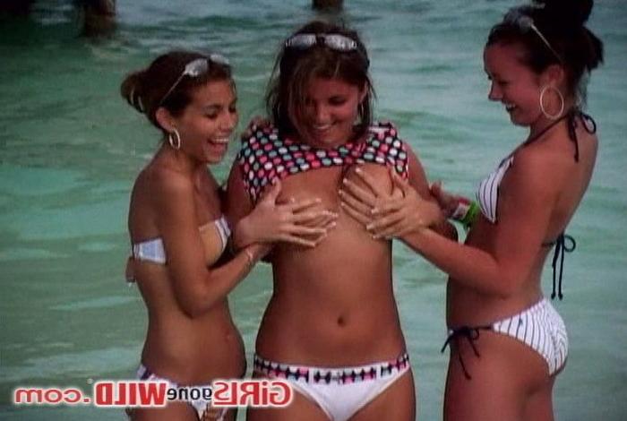 10P Bikini babes at the beach get playful and frisky