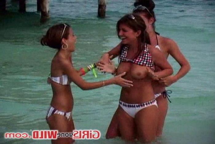 10P Bikini babes at the beach get playful and frisky