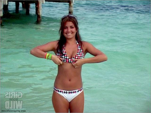 10P College whore at the beach flashing her huge tits