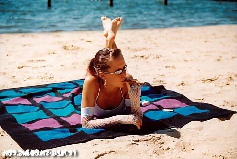 16P teen smoking at the beach