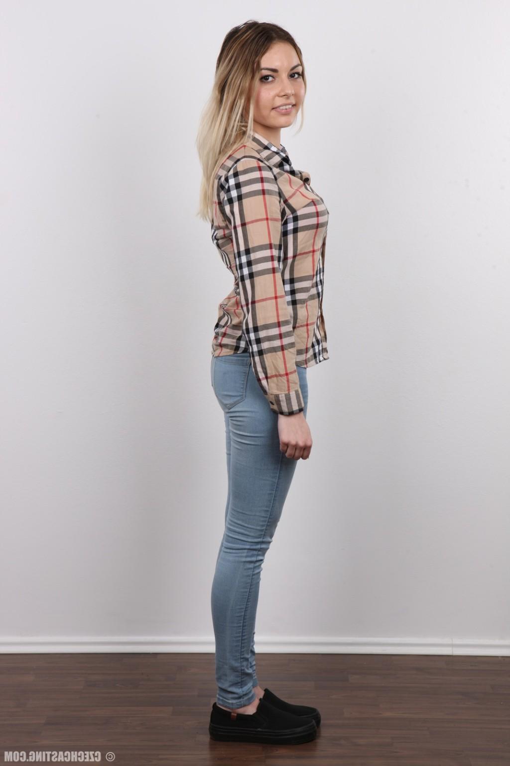 14P Czech hottie Dominika in her precasting couch photo soot