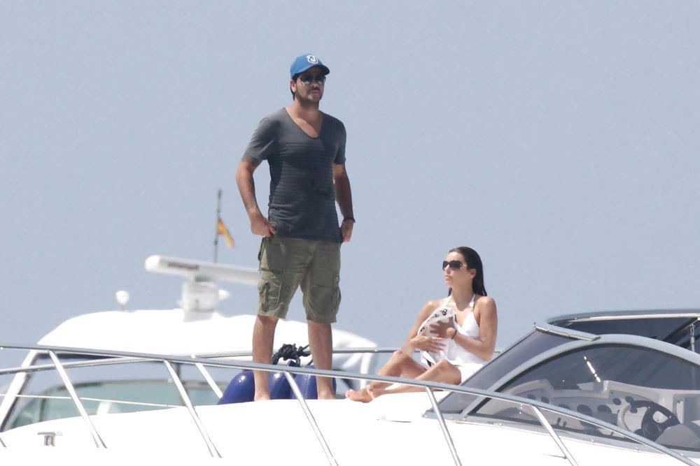 25P Eva Longoria holidaying kn BIKINI in Spain