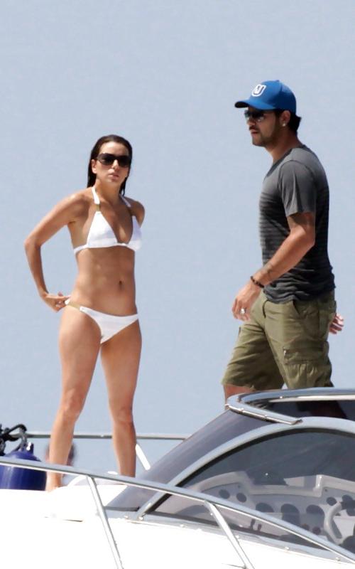 25P Eva Longoria holidaying kn BIKINI in Spain