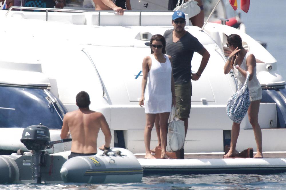 25P Eva Longoria holidaying kn BIKINI in Spain